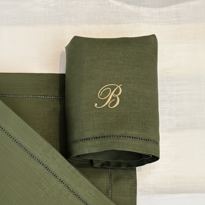 Grüne Serviette mit B